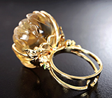 Массивное золотое кольцо с резным медовым цитрином 48,56 карата, цаворитами и бриллиантами