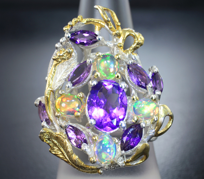 Серебряное кольцо с аметистами и кристаллическими эфиопскими опалами