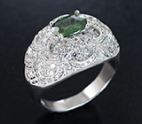 Превосходное серебряное кольцо с зеленым сапфиром