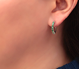 Стильные серебряные серьги с яркими изумрудами Серебро 925