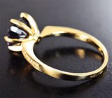 Кольцо с крупной шпинелью высокой чистоты 3,35 карата и бесцветными сапфирами