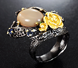Серебряное кольцо с бежевым опалом и синими сапфирами