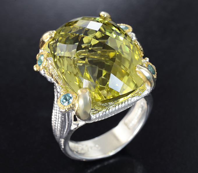 Серебряное кольцо с лимонным цитрином 30+ карат и голубыми топазами