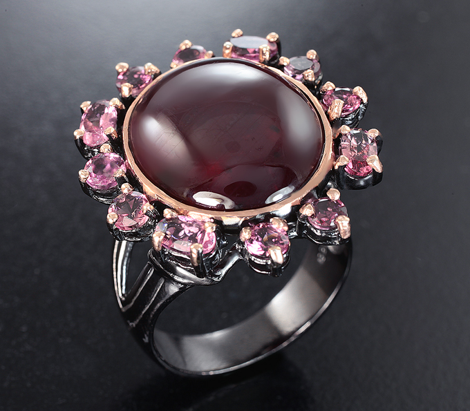 Серебряное кольцо с рубином 18+ карат и розовыми турмалинами