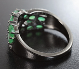 Черненое серебряное кольцо с изумрудами