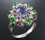 Эффектное серебряное кольцо с иолитом, диопсидами и родолитами  Серебро 925
