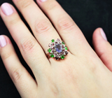 Эффектное серебряное кольцо с иолитом, диопсидами и родолитами  Серебро 925