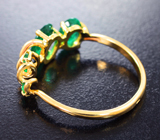 Золотое кольцо с насыщенными уральскими изумрудами высокой чистоты 1,09 карата