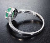 Изящное серебряное кольцо с ярким изумрудом