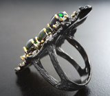 Серебряное кольцо с кристаллическими черными опалами и бесцветными топазами Серебро 925