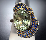 Серебряное кольцо с зеленым аметистом 9,56 карата и синими сапфирами