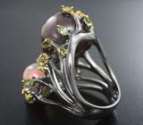 Серебряное кольцо с цветной жемчужиной 28,46 карата, эфиопским опалом 5,99 карата, желтыми сапфирами, перидотами и диопсидами
