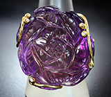 Массивное золотое кольцо с крупным резным аметистом, цаворитами и бриллиантами Золото