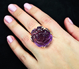 Массивное золотое кольцо с крупным резным аметистом, цаворитами и бриллиантами Золото