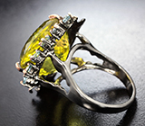 Серебряное кольцо с лимонным цитрином 22+ карат, бесцветными топазами и диопсидами Серебро 925