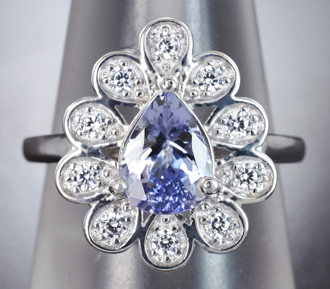 Чудесное серебряное кольцо с танзанитом