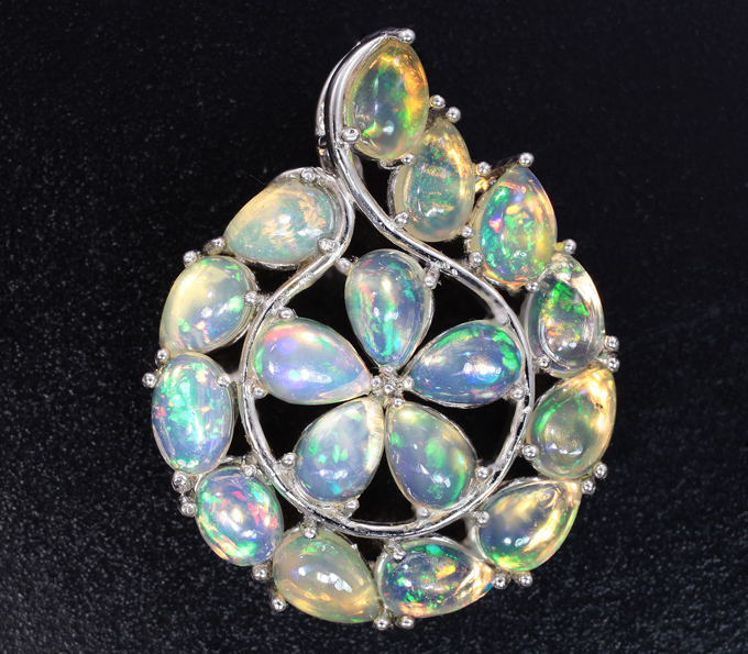 Превосходный серебряный кулон с кристаллическими эфиопскими опалами