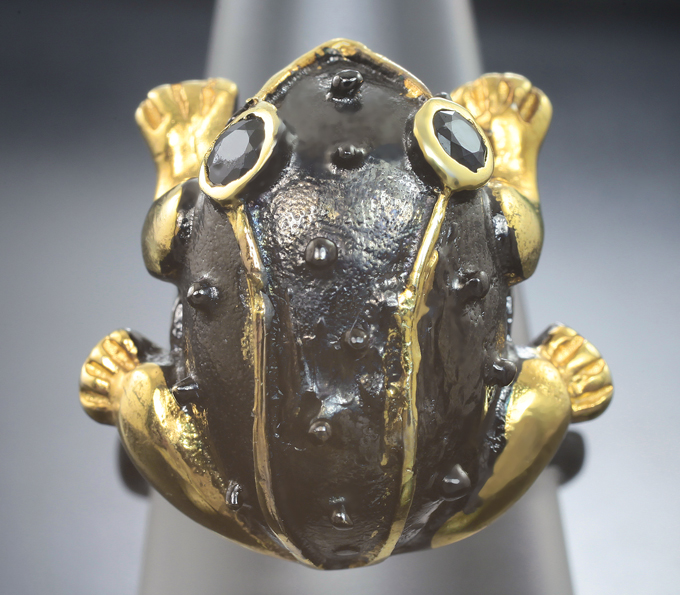 Серебряное кольцо с синими сапфирами