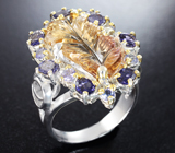 Серебряное кольцо с резным цитрином, танзанитами и иолитами Серебро 925