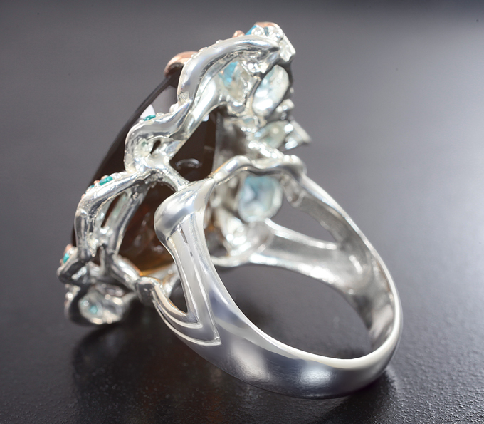 Серебряное кольцо с дымчатым кварцем 29+ карат и голубыми топазами Серебро 925