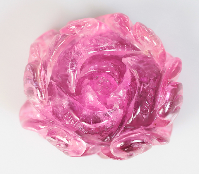 Резной рубеллит турмалин 20,48 карата