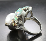 Серебряное кольцо с жемчужиной барокко 36 карат, эфиопскими опалами 4,1 карата, сапфирами, диопсидом, родолитами и цаворитами