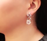 Серебряные серьги с резным бесцветным кварцем и рубинами Серебро 925