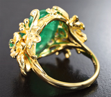 Золотое кольцо с крупным уральским изумрудом высоких характеристик 8,61 карата и бриллиантами