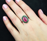Яркое серебряное кольцо с рубином и изумрудами Серебро 925