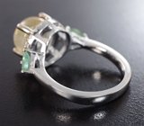 Оригинальное серебряное кольцо с рутиловым кварцем и изумрудами