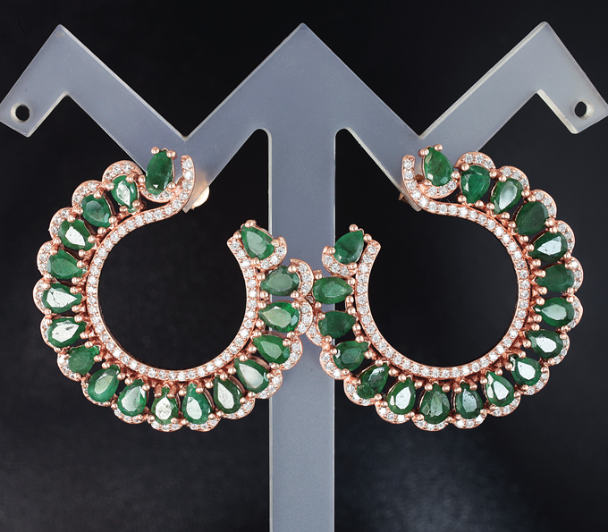 Роскошные серебряные серьги с изумрудами