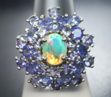Эффектное серебряное кольцо с ограненным эфиопским опалом и танзанитами Серебро 925