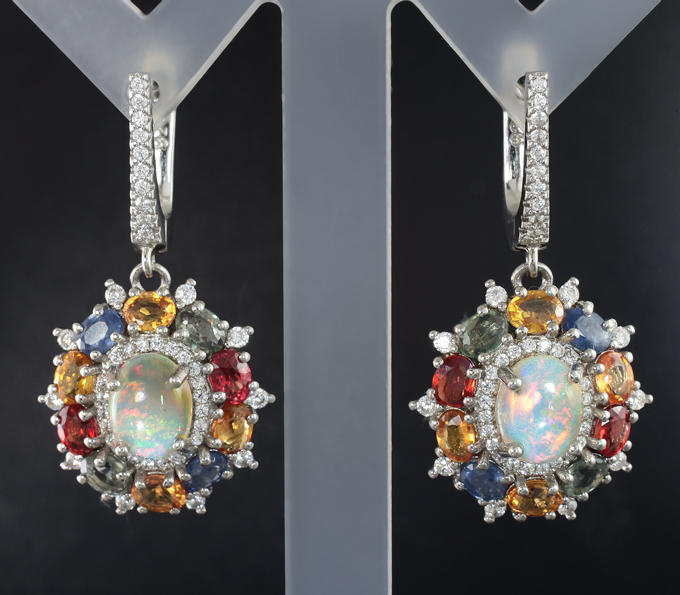 Серебряные серьги с кристаллическим эфиопскими опалами и разноцветными сапфирами