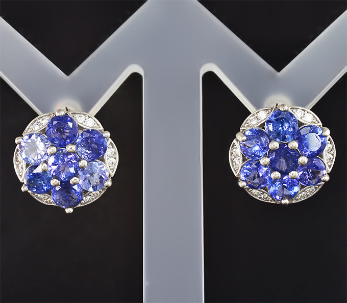 Великолепные серебряные серьги с яркими танзанитами