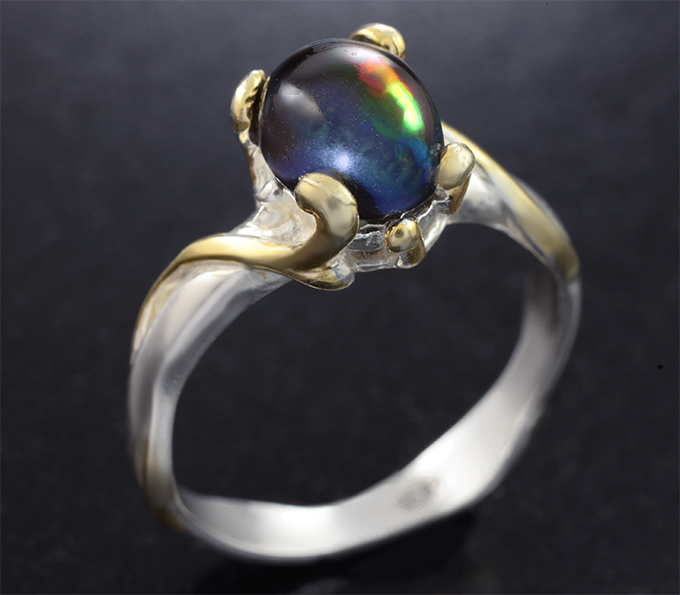 Серебряное кольцо с кристаллическим черным опалом