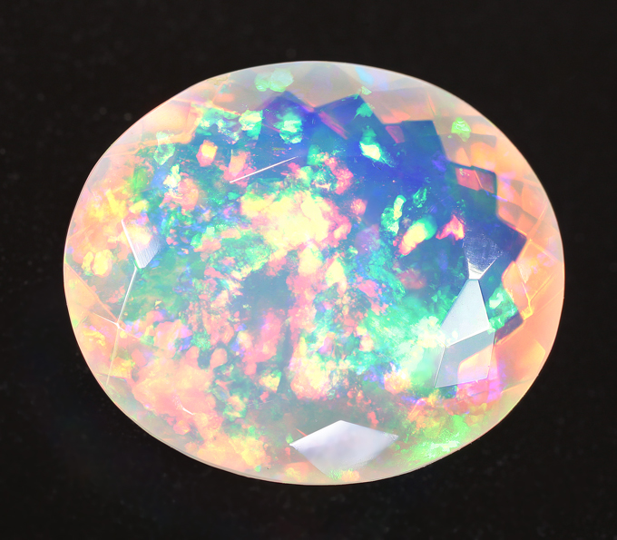 Ограненный эфиопский опал 9,22 карата