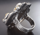 Серебряное кольцо с жемчугом барокко 22,44 карата и перидотом