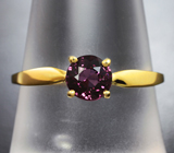 Золотое кольцо c пурпурно-розовой шпинелью 0,76 карата Золото