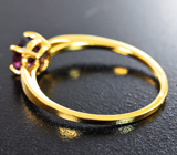 Золотое кольцо c пурпурно-розовой шпинелью 0,76 карата