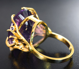Крупное золотое кольцо с красивейшим насыщенным аметистом лазерной огранки 20,01 карата