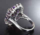 Впечатляющее серебряное кольцо с родолитами и аметистами Серебро 925