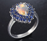 Серебряное кольцо с эфиопским опалом и синими сапфирами бриллиантовой огранки