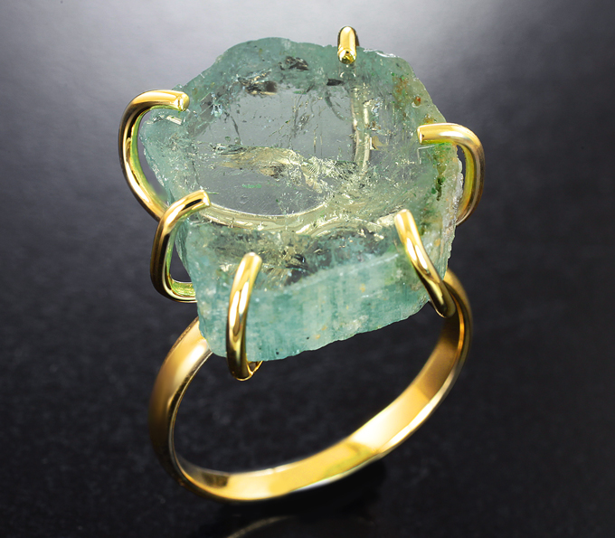 Золотое кольцо c крупным слайсом зеленого берилла 14,61 карата