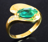 Золотое кольцо с ярким уральским изумрудом высокой чистоты 0,95 карата и бриллиантами Золото