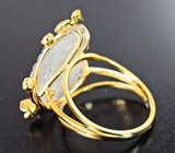 Золотое кольцо с резным лунным камнем 13,15 карата, танзанитами и бриллиантами