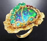 Эксклюзив! Невероятное золотое кольцо с ярчайшим эфиопским опалом 30,44 карата, уральскими изумрудами, рубиновыми шпинелями и бриллиантами Золото