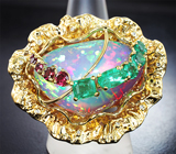 Эксклюзив! Невероятное золотое кольцо с ярчайшим эфиопским опалом 30,44 карата, уральскими изумрудами, рубиновыми шпинелями и бриллиантами Золото
