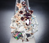 Серебряное кольцо c кристаллическим черным опалом, родолитами и голубыми топазами Серебро 925