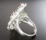 Серебряное кольцо c кристаллическим черным опалом, родолитами и голубыми топазами Серебро 925