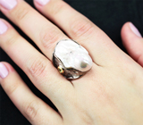 Серебряное кольцо с жемчужиной барокко 34,45 карата и перидотами Серебро 925